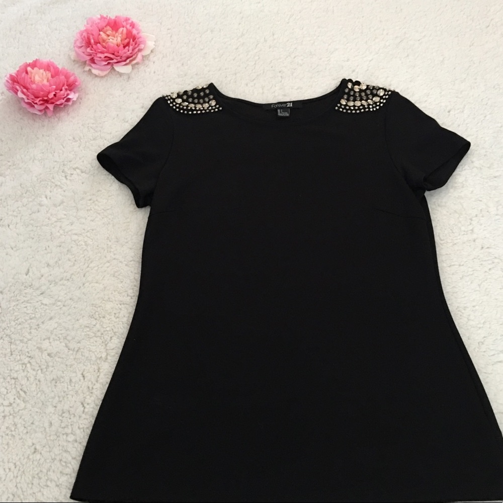 ✨ Forever 21 studded t-shirt 🌷🌷